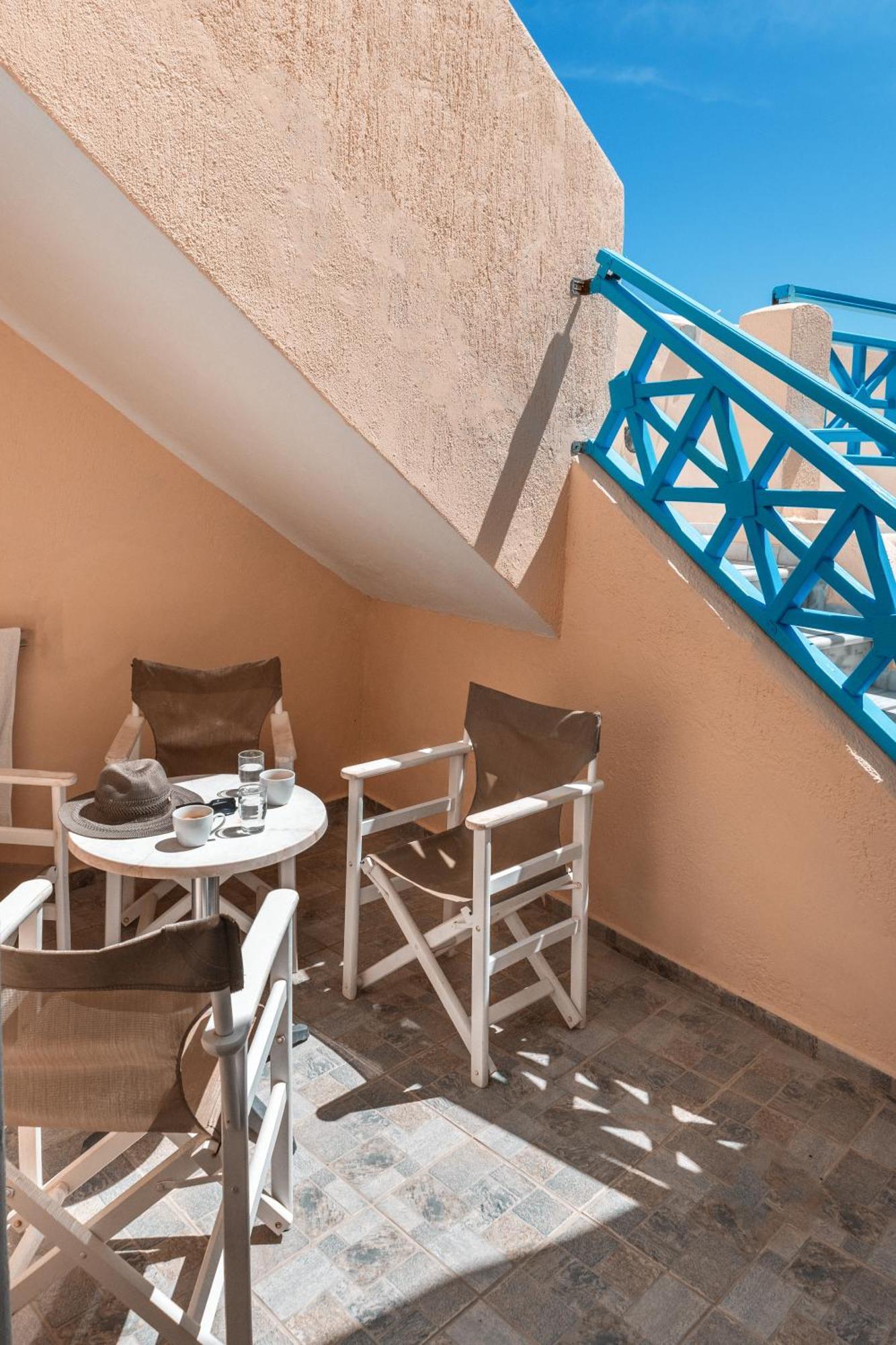 Bay Hotel Perissa (Santorini)